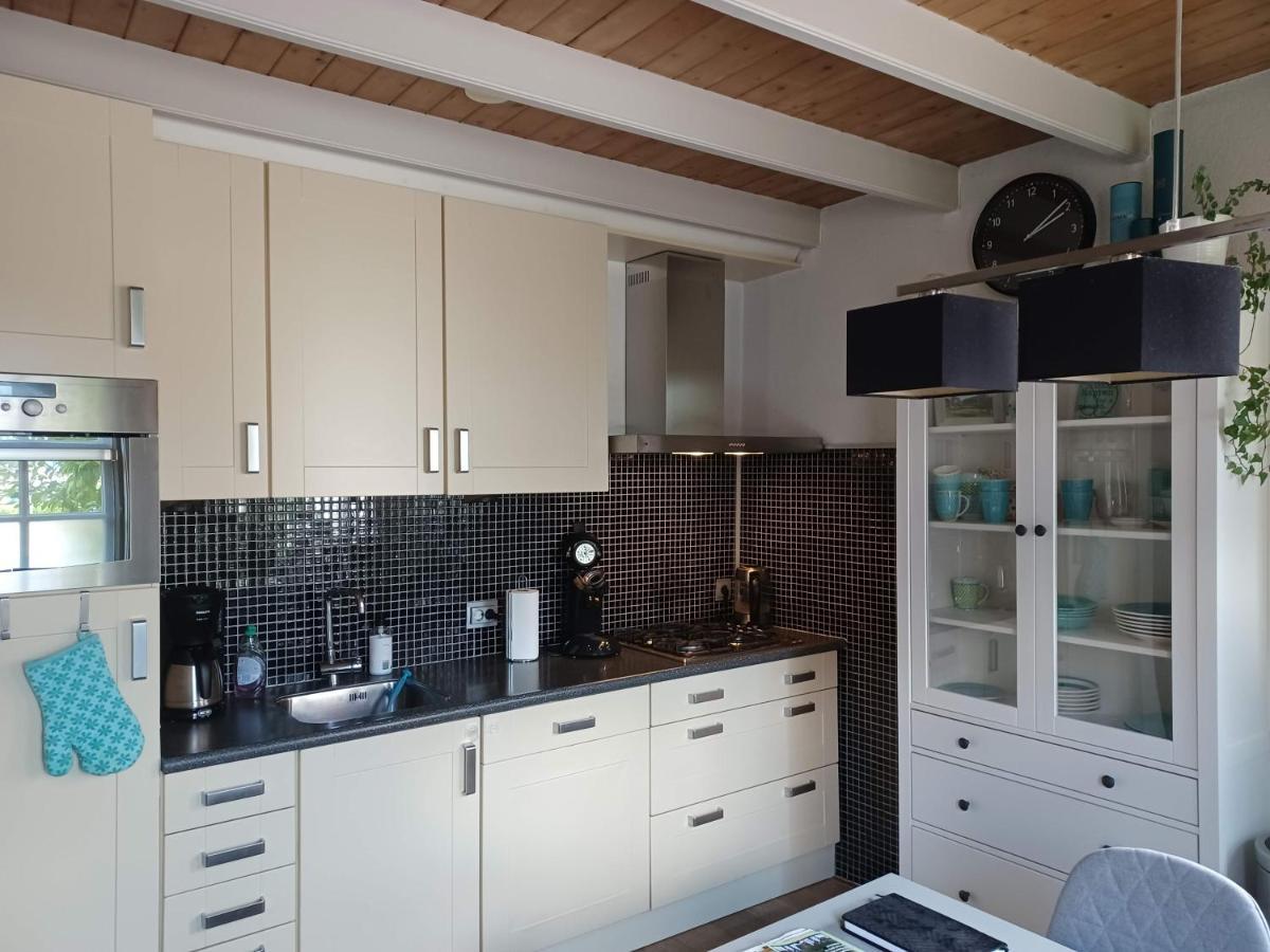Karakteristiek Huis In Centrum Winsum Met Nieuwe Badkamer Esterno foto